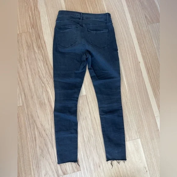 Old Navy Rockstar Skinny Jeans Ripped Knee Black Wash - Picture 9 of 9